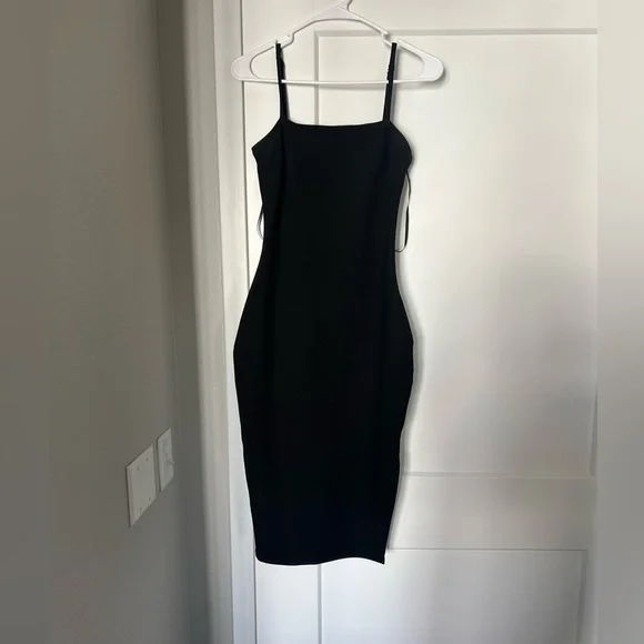 Lulu’s black dress - Picture 2 of 7